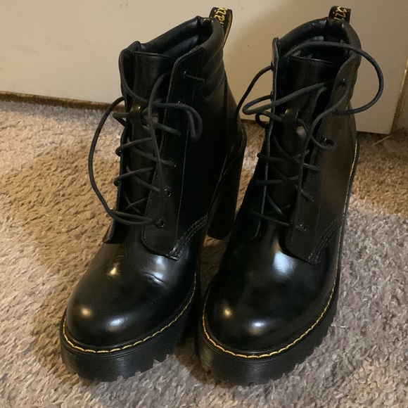Dr. Martens (Black) 🖤 heeled combat boots - Picture 2 of 7